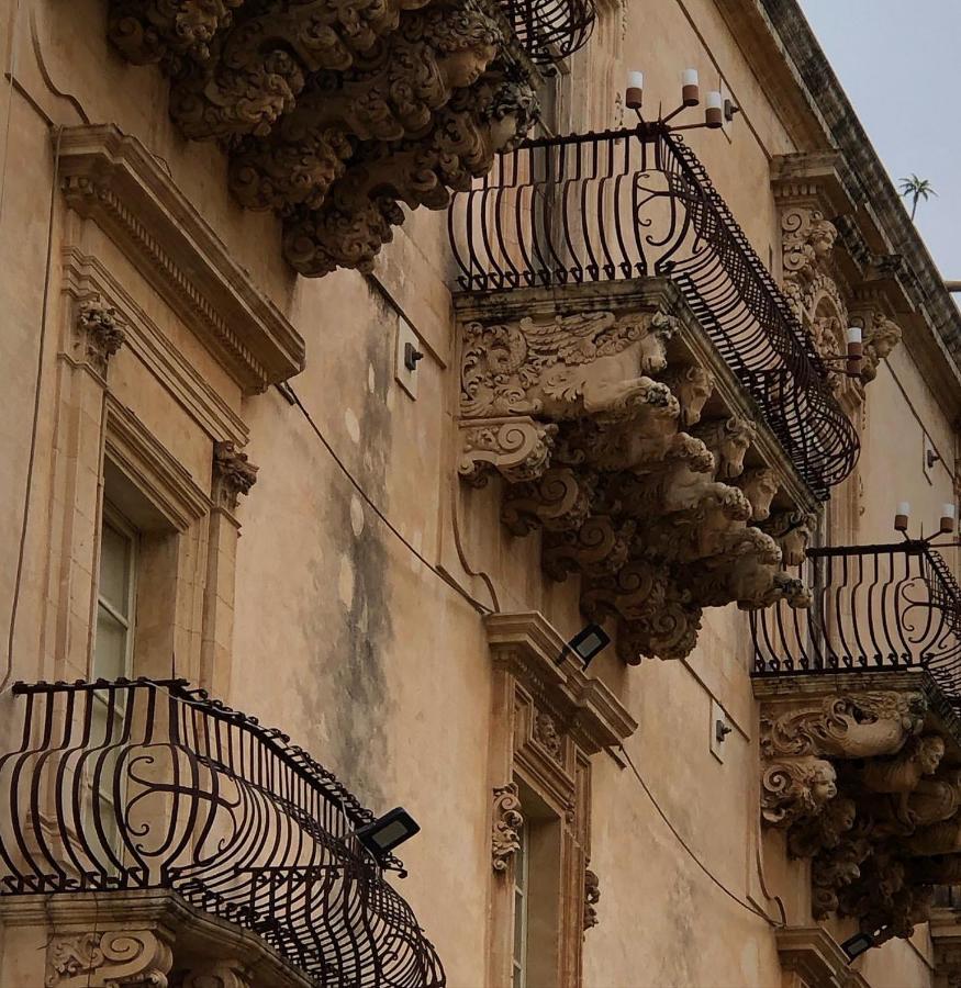 Artroom Garden Noto Exterior foto